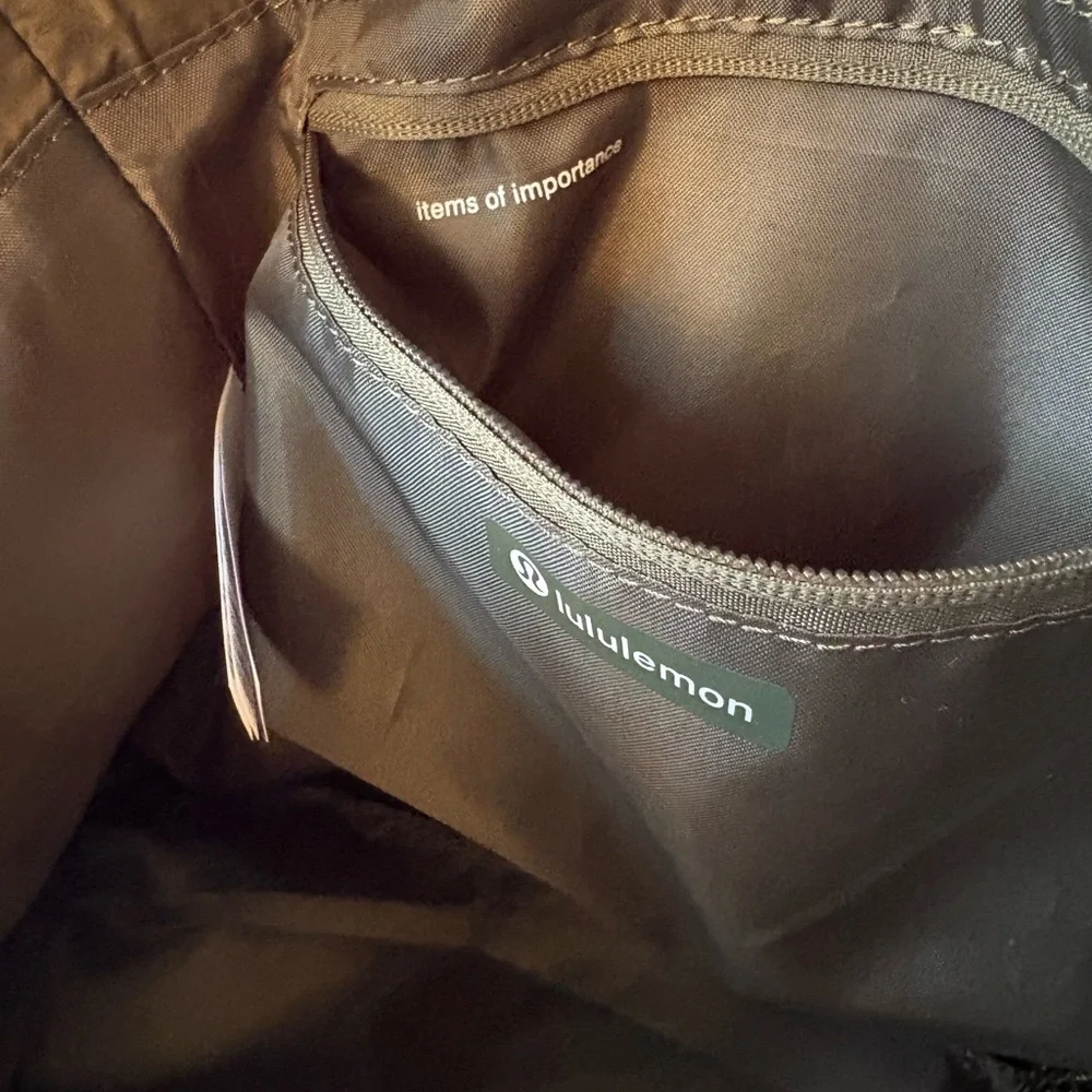 Lululemon extra large tote - Picture 4 of 10